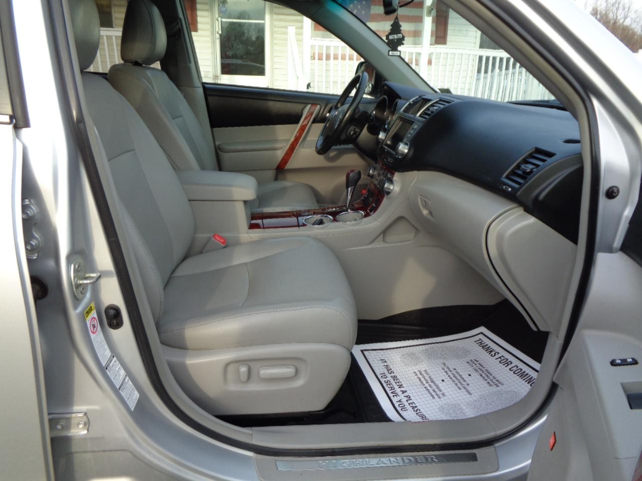 Toyota Highlander 4WD 4dr V6 Limited (Natl) 2012