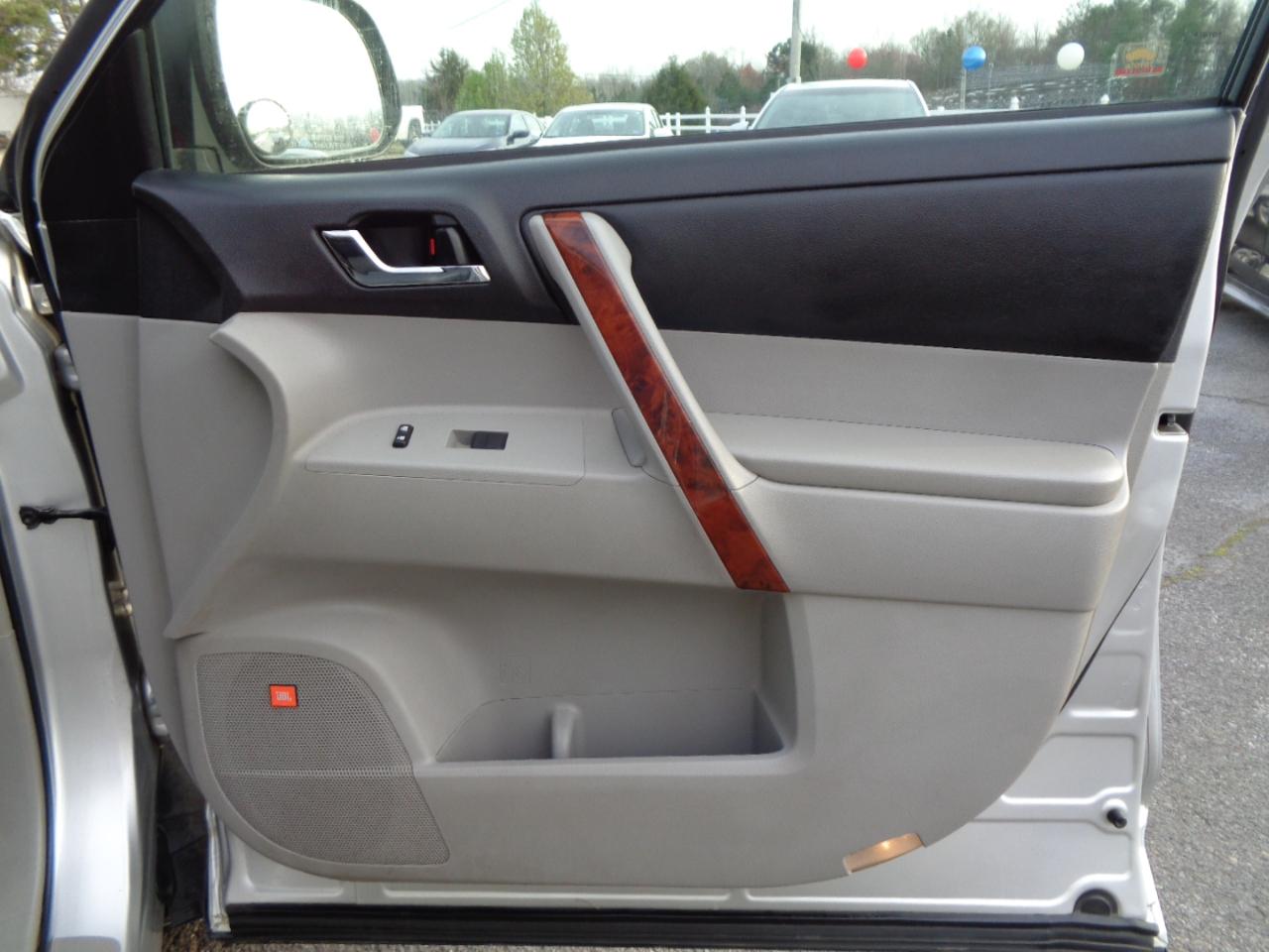 Toyota Highlander 4WD 4dr V6 Limited (Natl) 2012