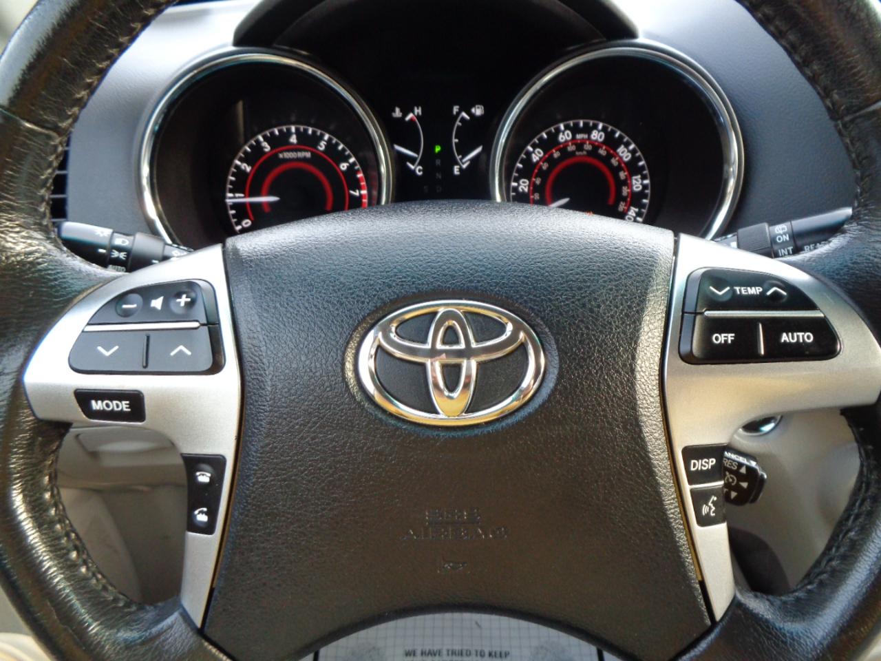 Toyota Highlander 4WD 4dr V6 Limited (Natl) 2012