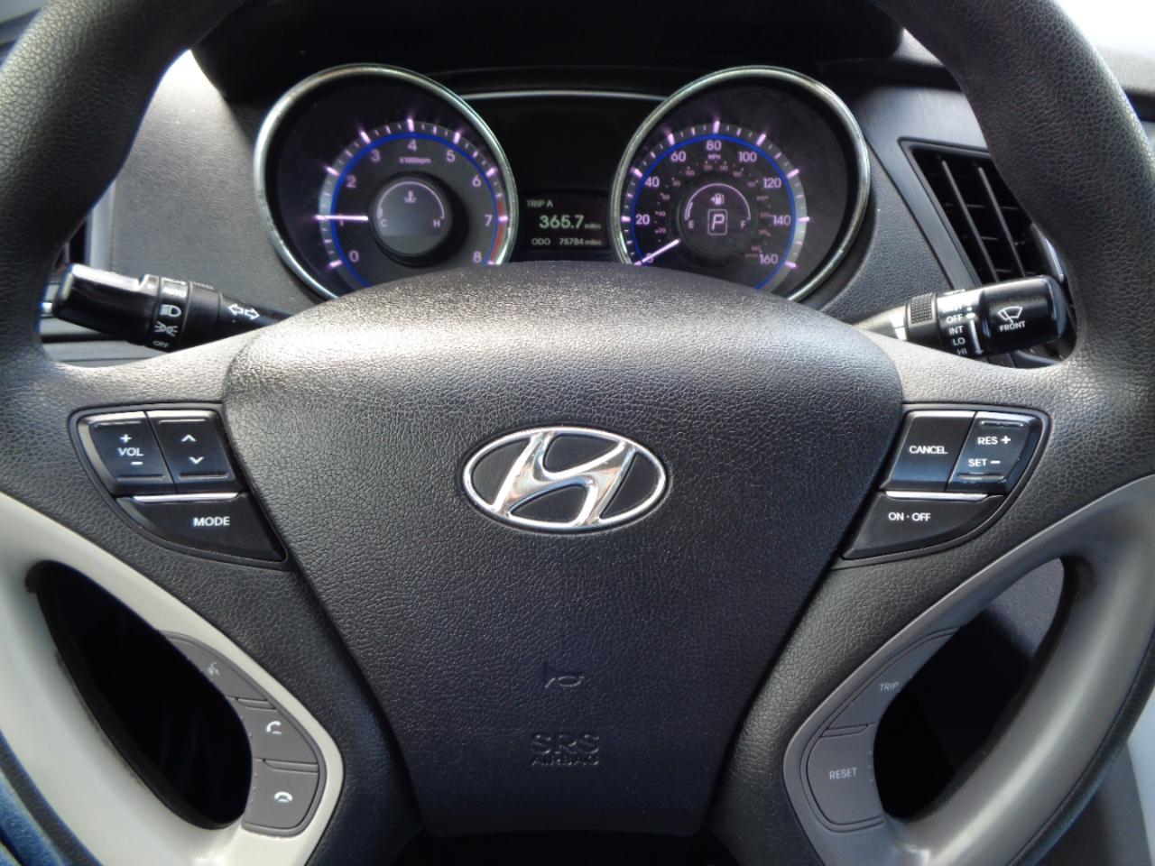 Hyundai Sonata 4dr Sdn 2.4L Auto GLS 2011