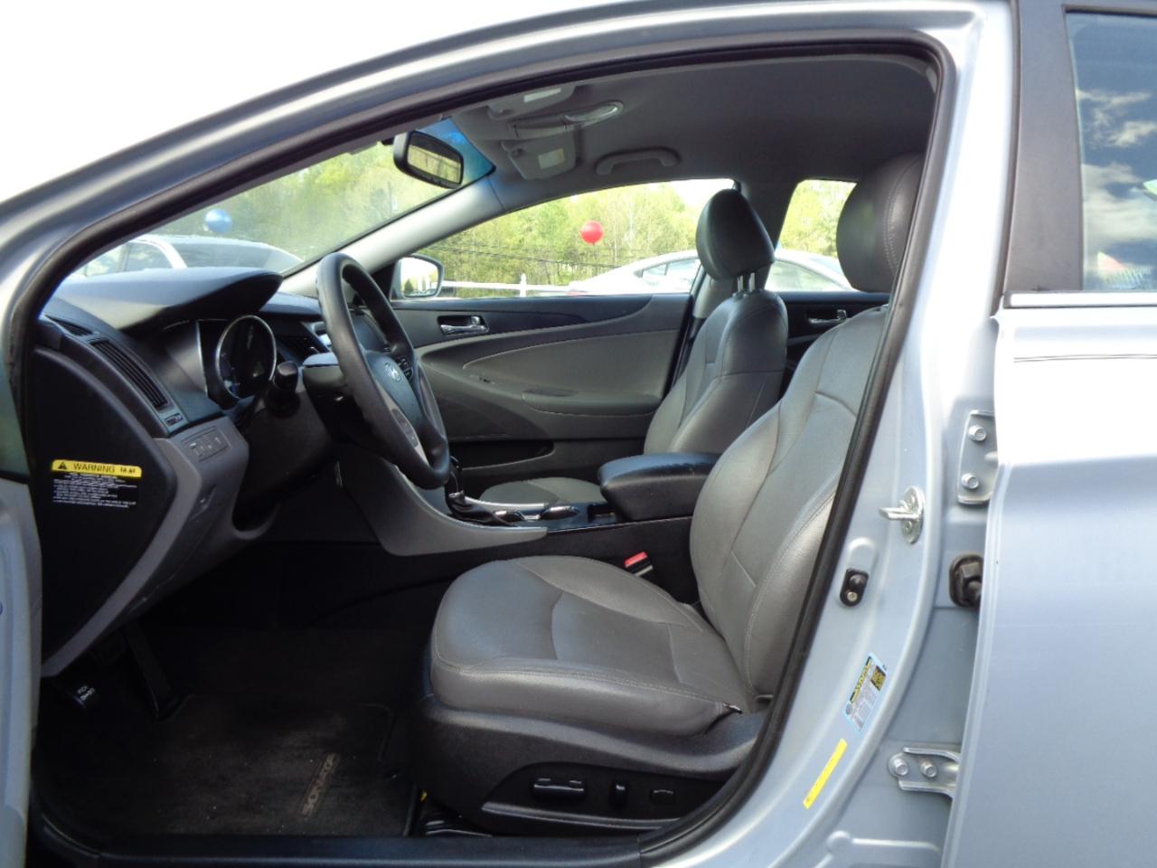 Hyundai Sonata 4dr Sdn 2.4L Auto GLS 2011