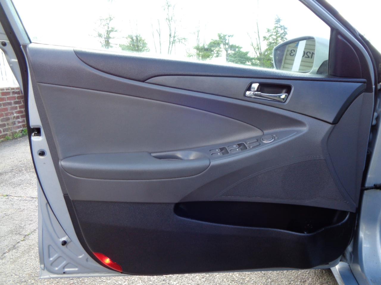 Hyundai Sonata 4dr Sdn 2.4L Auto GLS 2011