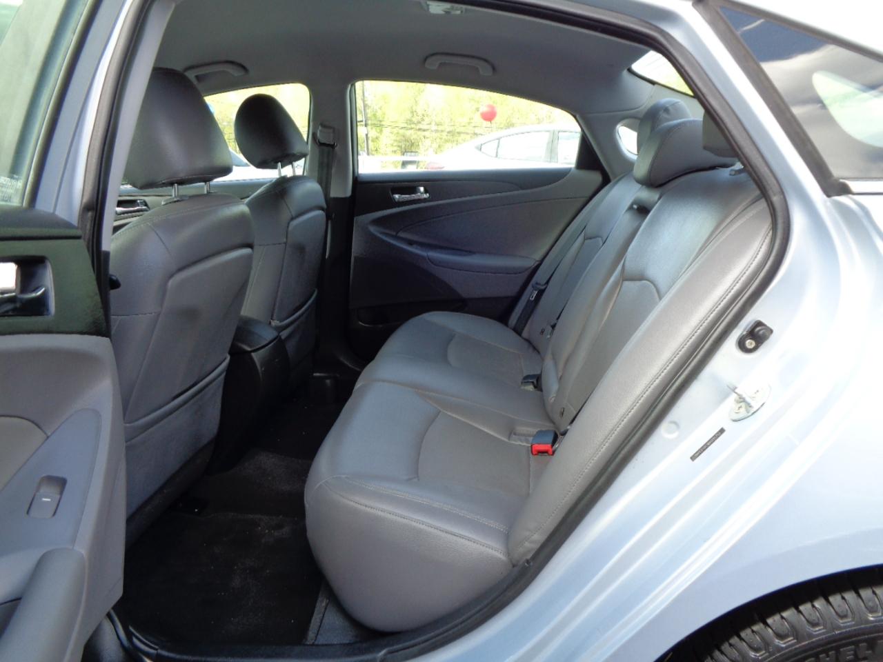 Hyundai Sonata 4dr Sdn 2.4L Auto GLS 2011