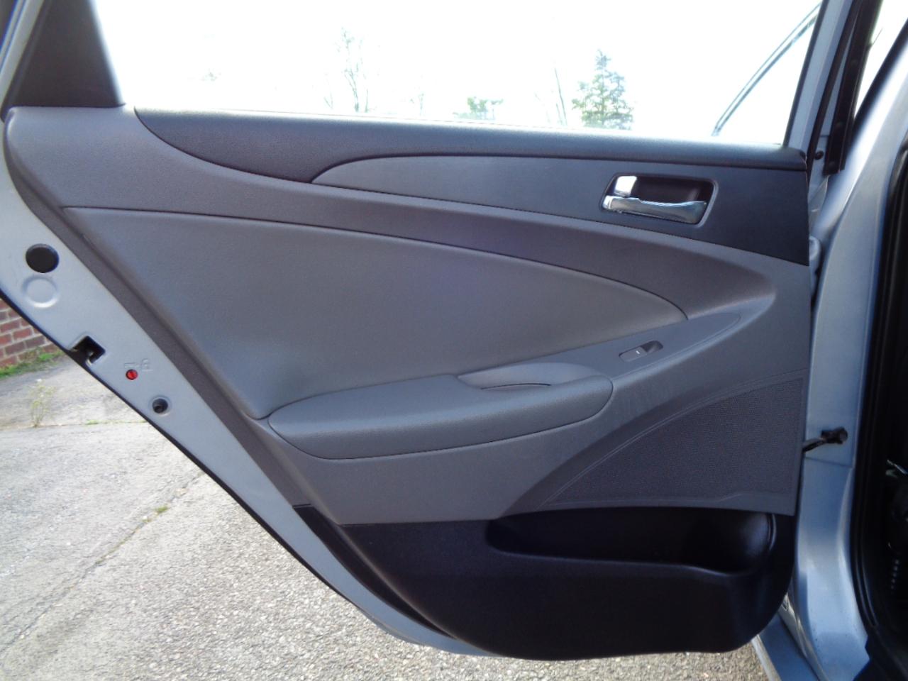 Hyundai Sonata 4dr Sdn 2.4L Auto GLS 2011