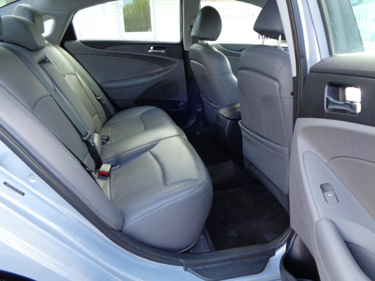 Hyundai Sonata 4dr Sdn 2.4L Auto GLS 2011