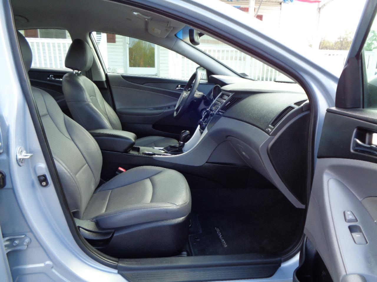 Hyundai Sonata 4dr Sdn 2.4L Auto GLS 2011