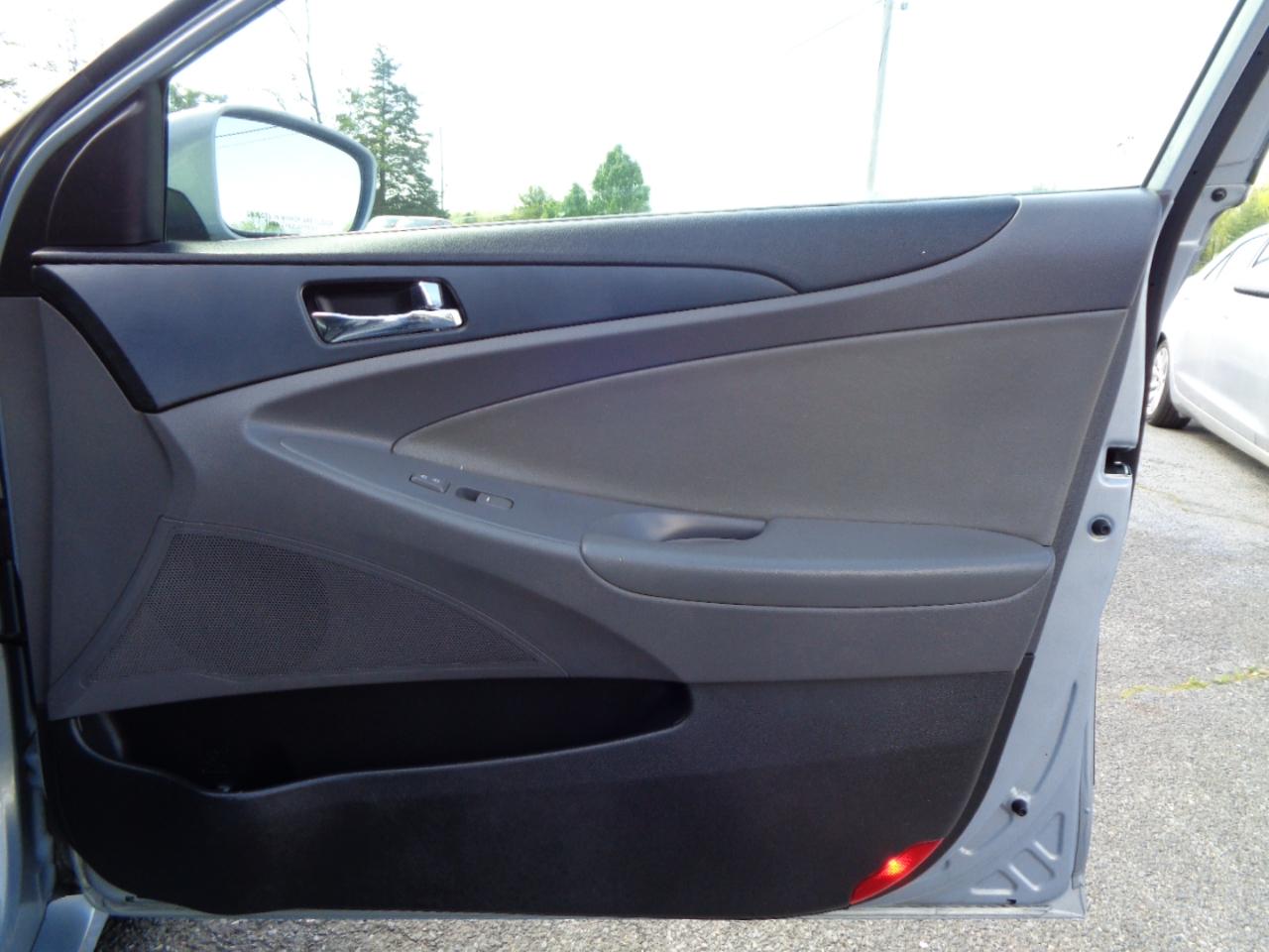 Hyundai Sonata 4dr Sdn 2.4L Auto GLS 2011