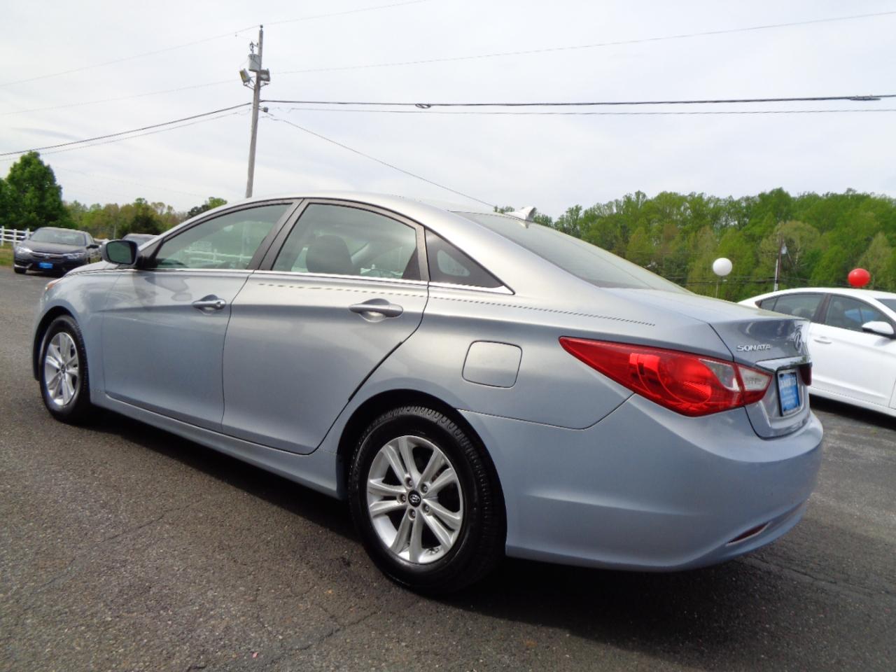 Hyundai Sonata 4dr Sdn 2.4L Auto GLS 2011