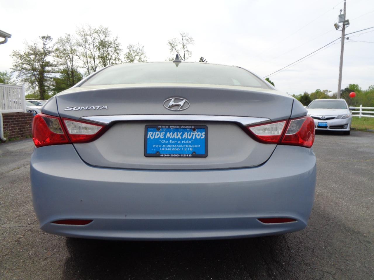 Hyundai Sonata 4dr Sdn 2.4L Auto GLS 2011