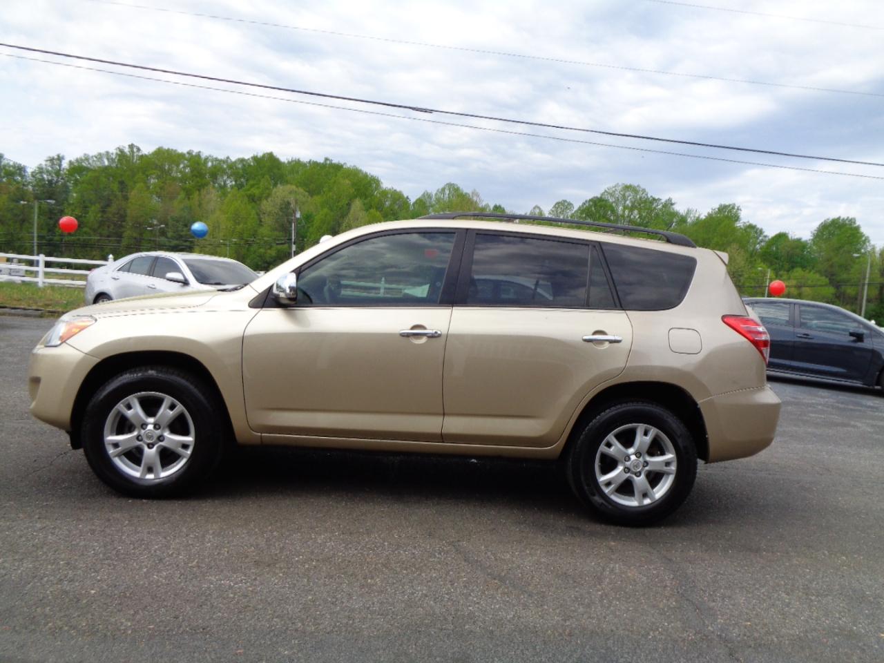 Toyota RAV4 FWD 4dr I4 (Natl) 2012