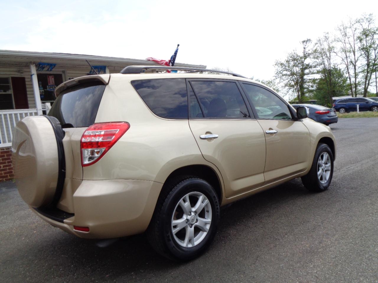 Toyota RAV4 FWD 4dr I4 (Natl) 2012