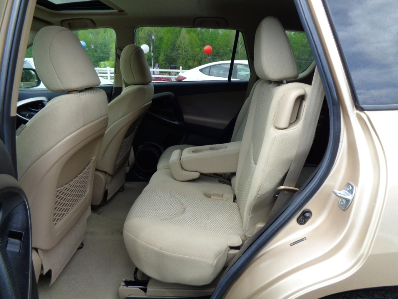 Toyota RAV4 FWD 4dr I4 (Natl) 2012