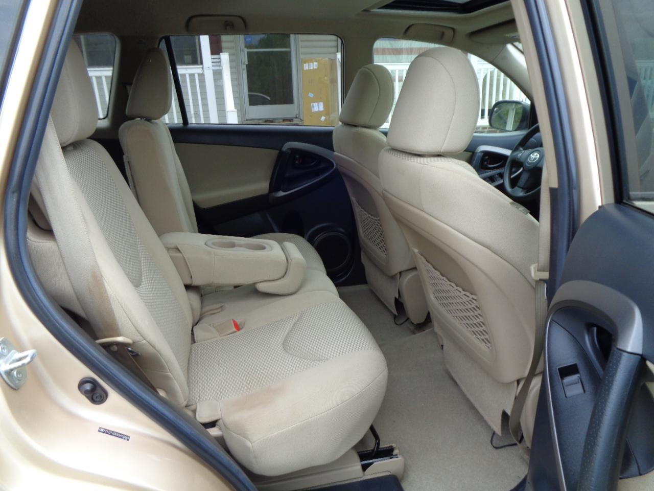 Toyota RAV4 FWD 4dr I4 (Natl) 2012