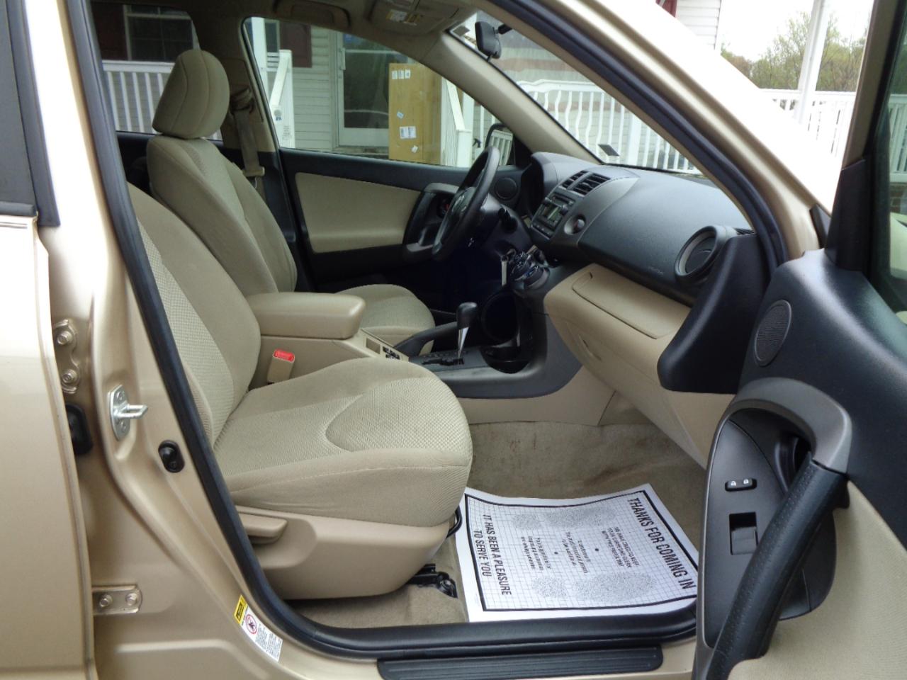 Toyota RAV4 FWD 4dr I4 (Natl) 2012