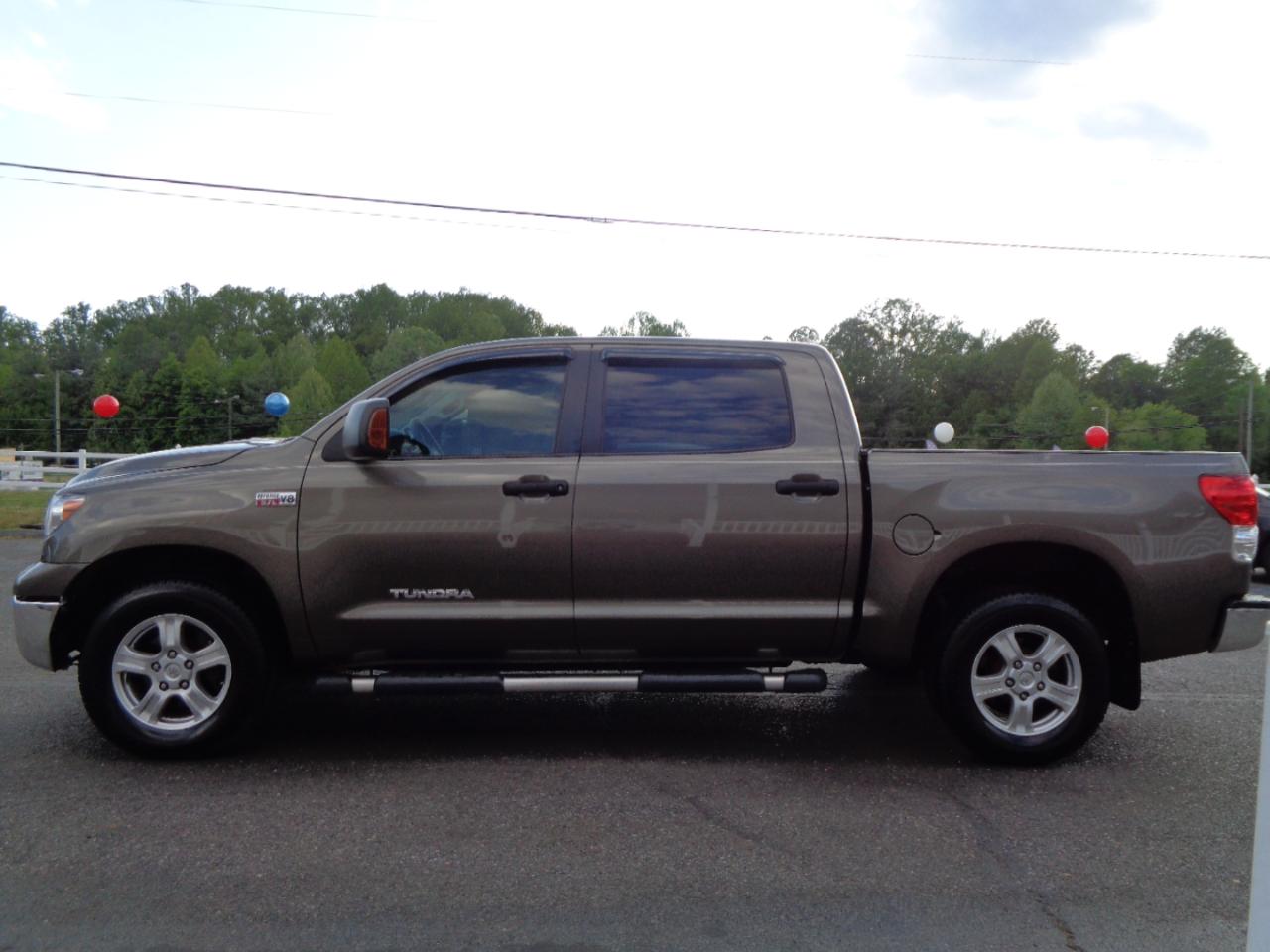 Toyota Tundra 4WD Truck CrewMax 5.7L V8 6-Spd AT (Natl) 2008