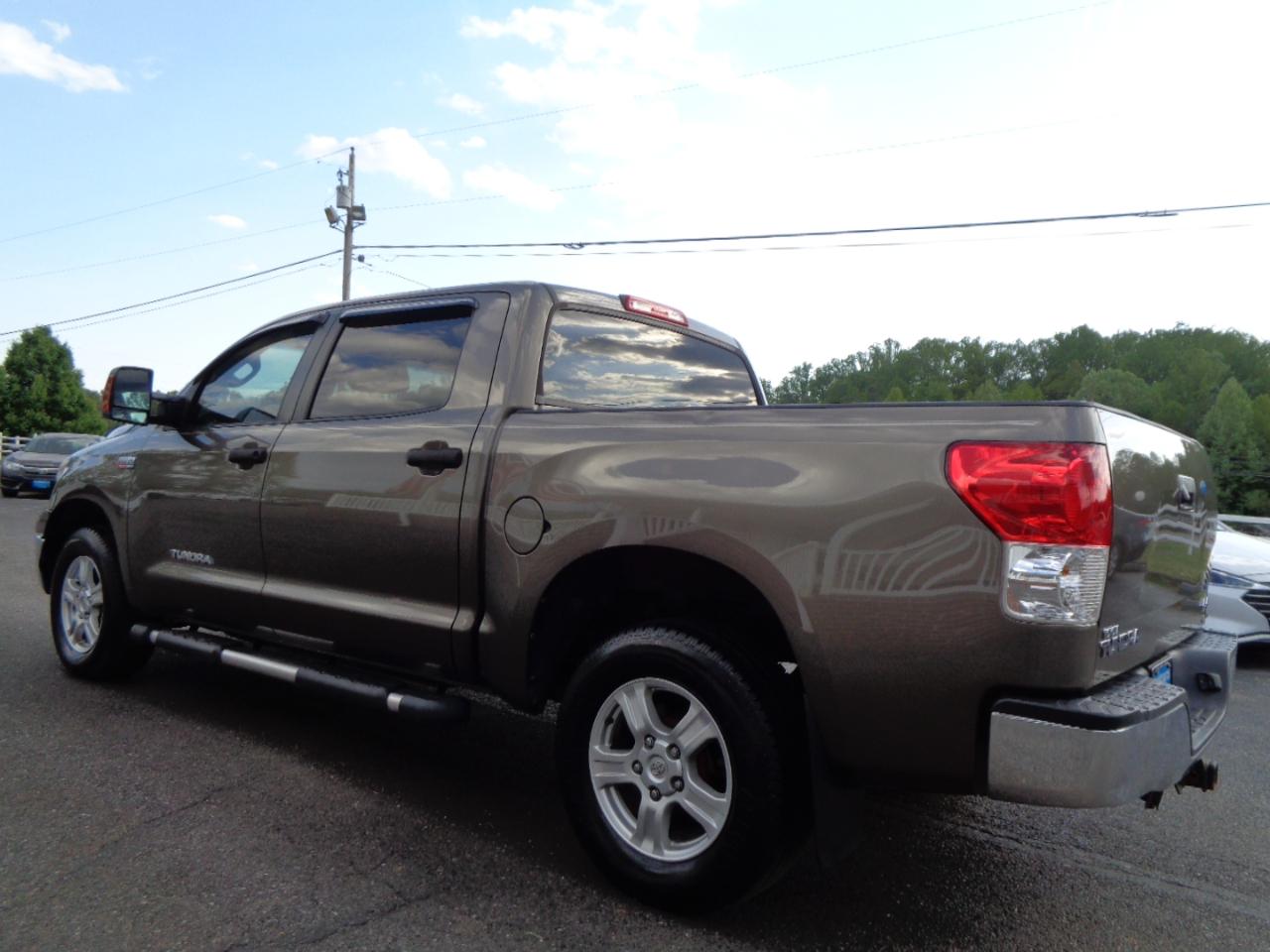 Toyota Tundra 4WD Truck CrewMax 5.7L V8 6-Spd AT (Natl) 2008