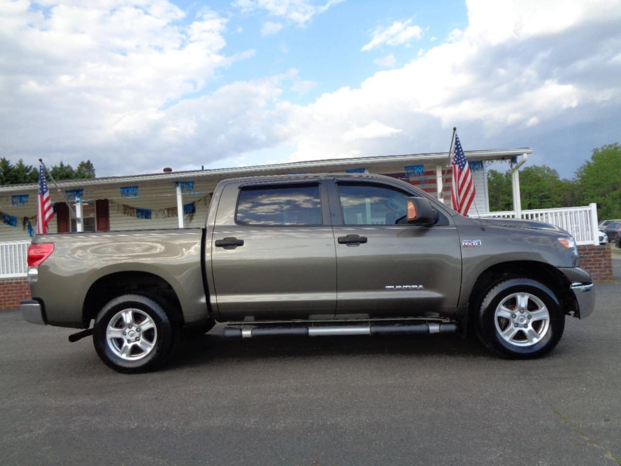 Toyota Tundra 4WD Truck CrewMax 5.7L V8 6-Spd AT (Natl) 2008