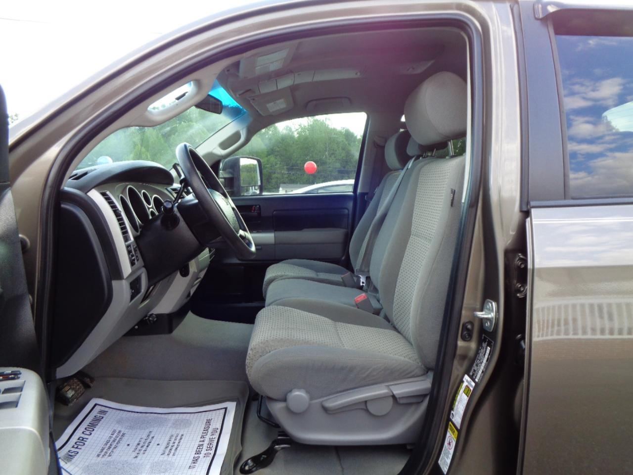 Toyota Tundra 4WD Truck CrewMax 5.7L V8 6-Spd AT (Natl) 2008