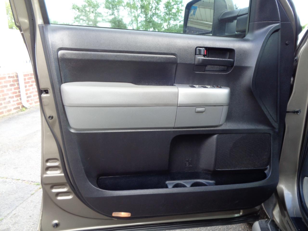 Toyota Tundra 4WD Truck CrewMax 5.7L V8 6-Spd AT (Natl) 2008
