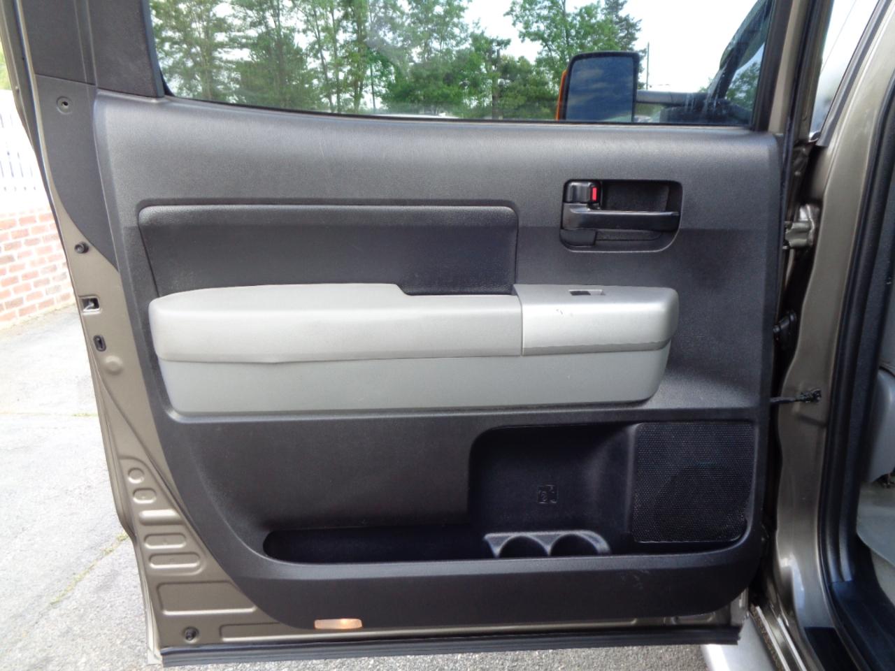 Toyota Tundra 4WD Truck CrewMax 5.7L V8 6-Spd AT (Natl) 2008