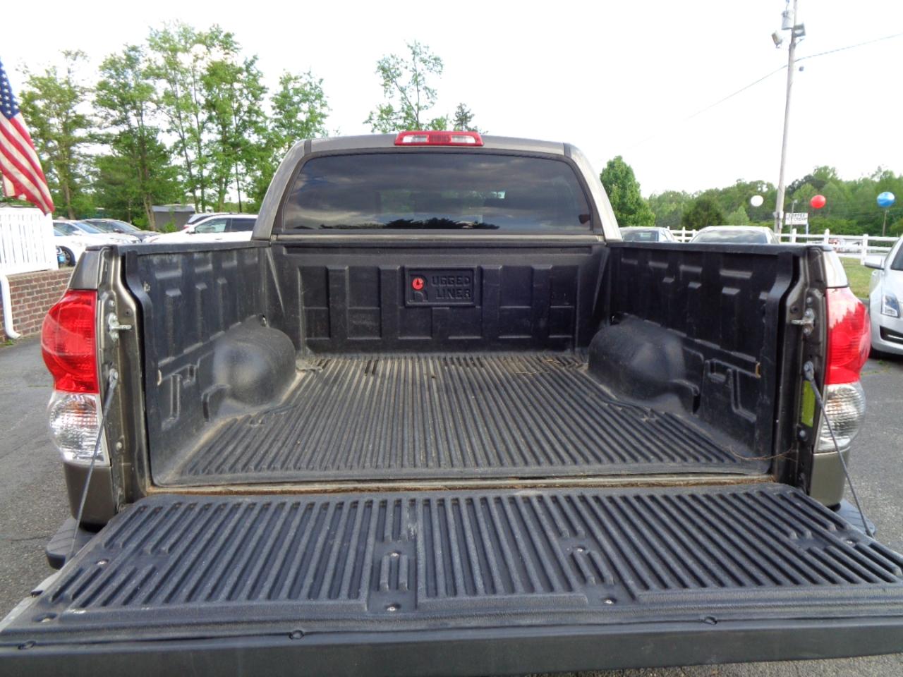 Toyota Tundra 4WD Truck CrewMax 5.7L V8 6-Spd AT (Natl) 2008