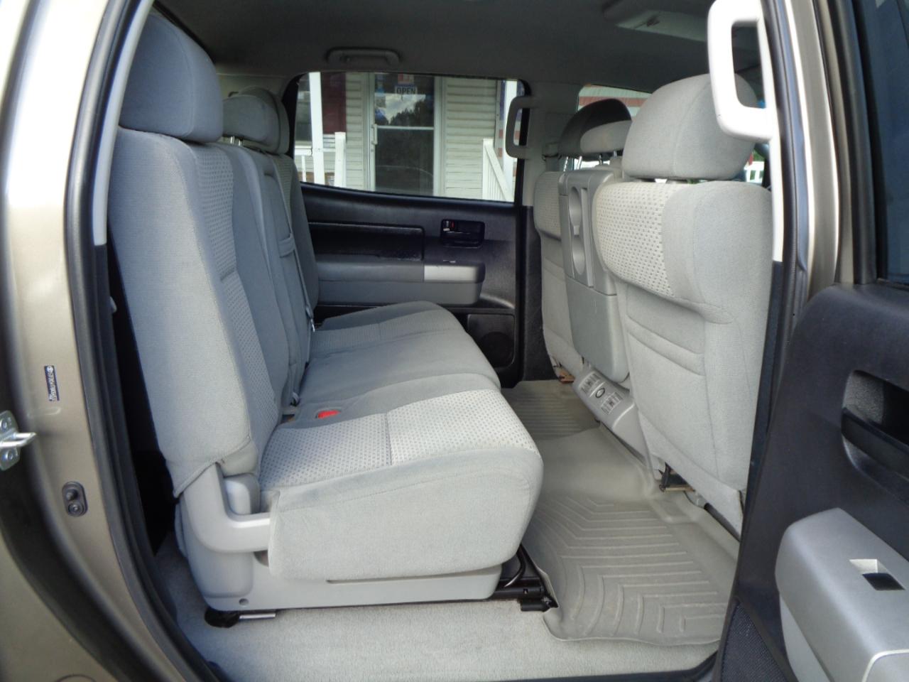 Toyota Tundra 4WD Truck CrewMax 5.7L V8 6-Spd AT (Natl) 2008
