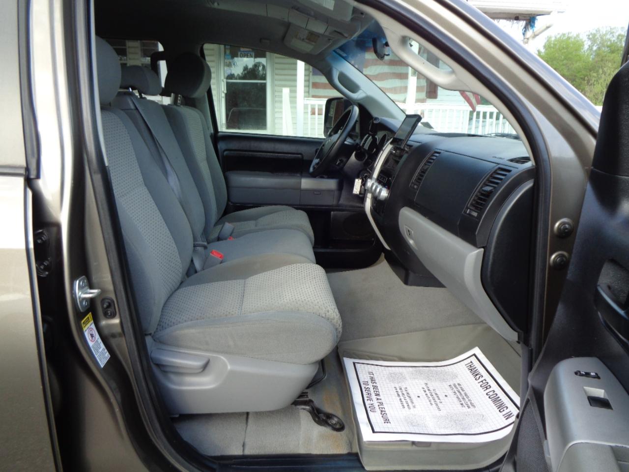 Toyota Tundra 4WD Truck CrewMax 5.7L V8 6-Spd AT (Natl) 2008