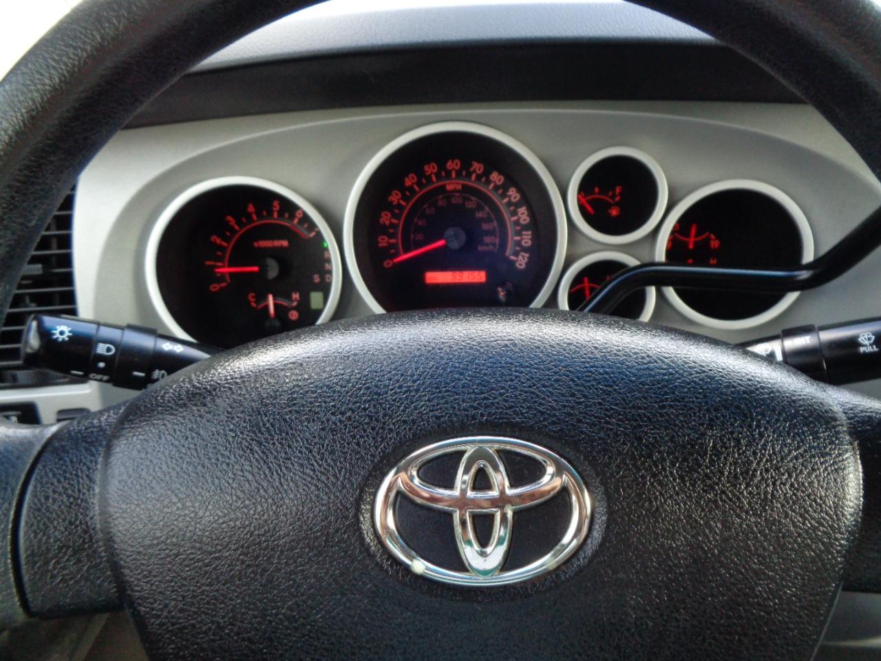 Toyota Tundra 4WD Truck CrewMax 5.7L V8 6-Spd AT (Natl) 2008