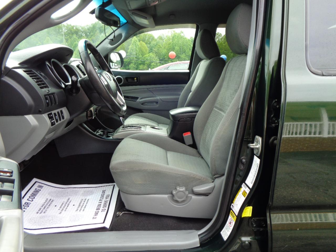 Toyota Tacoma 4WD Double Cab V6 AT (Natl) 2013