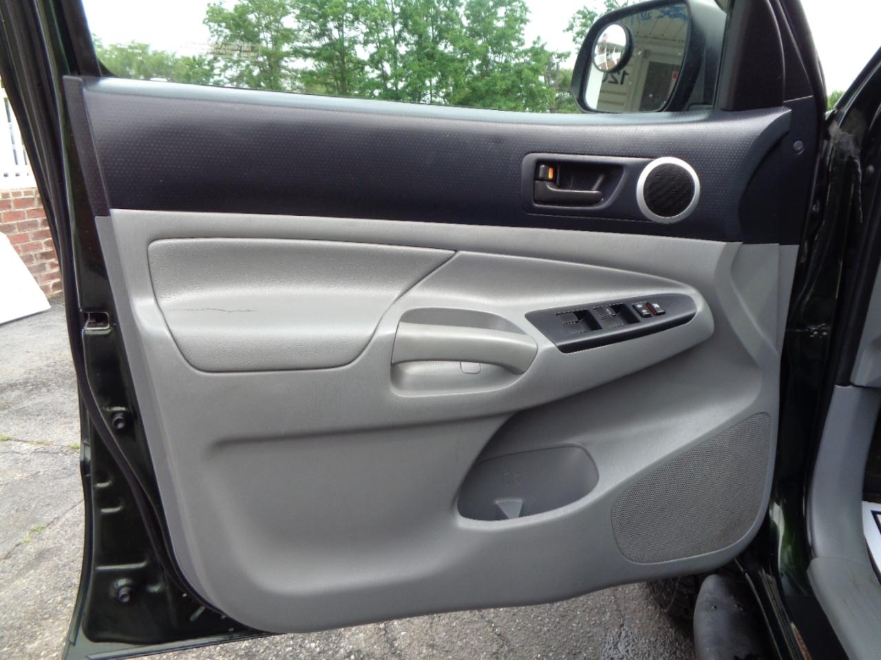 Toyota Tacoma 4WD Double Cab V6 AT (Natl) 2013