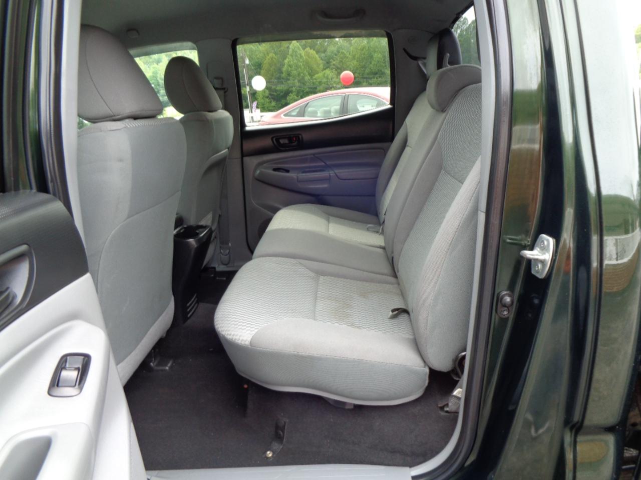 Toyota Tacoma 4WD Double Cab V6 AT (Natl) 2013