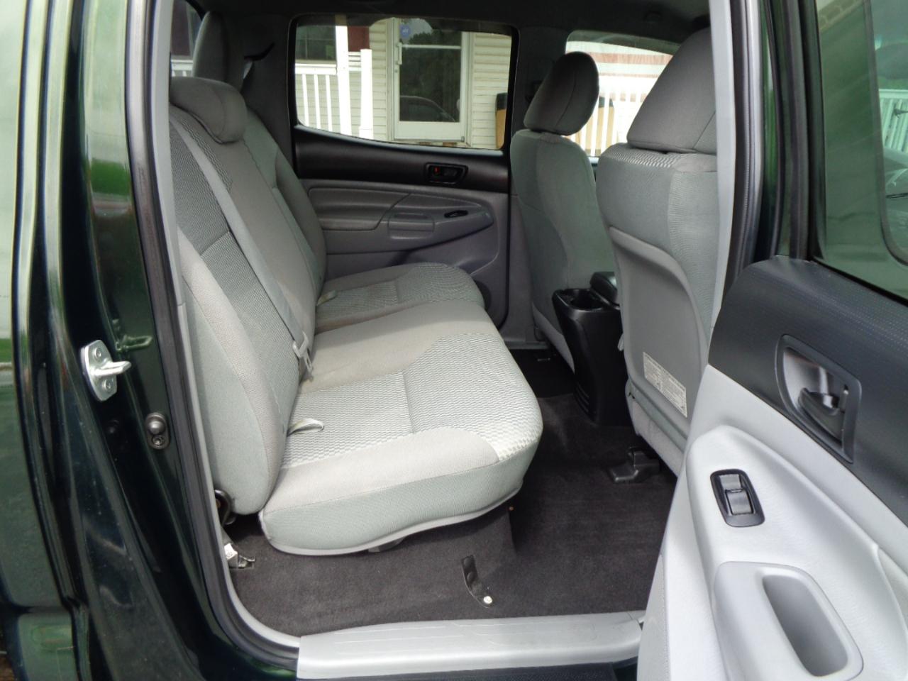 Toyota Tacoma 4WD Double Cab V6 AT (Natl) 2013