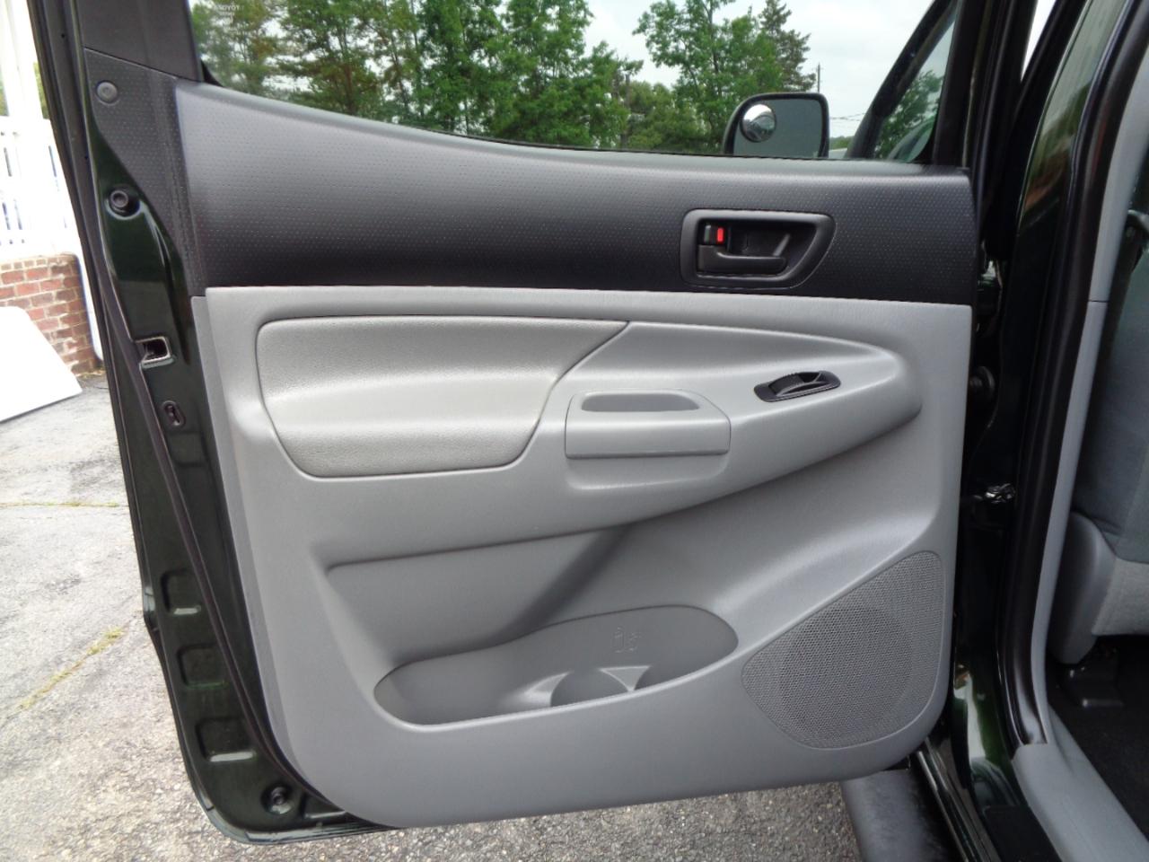 Toyota Tacoma 4WD Double Cab V6 AT (Natl) 2013