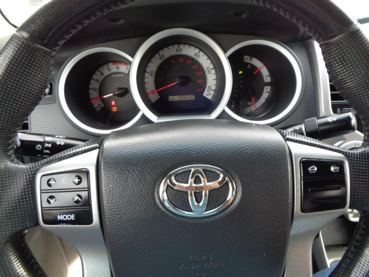 Toyota Tacoma 4WD Double Cab V6 AT (Natl) 2013