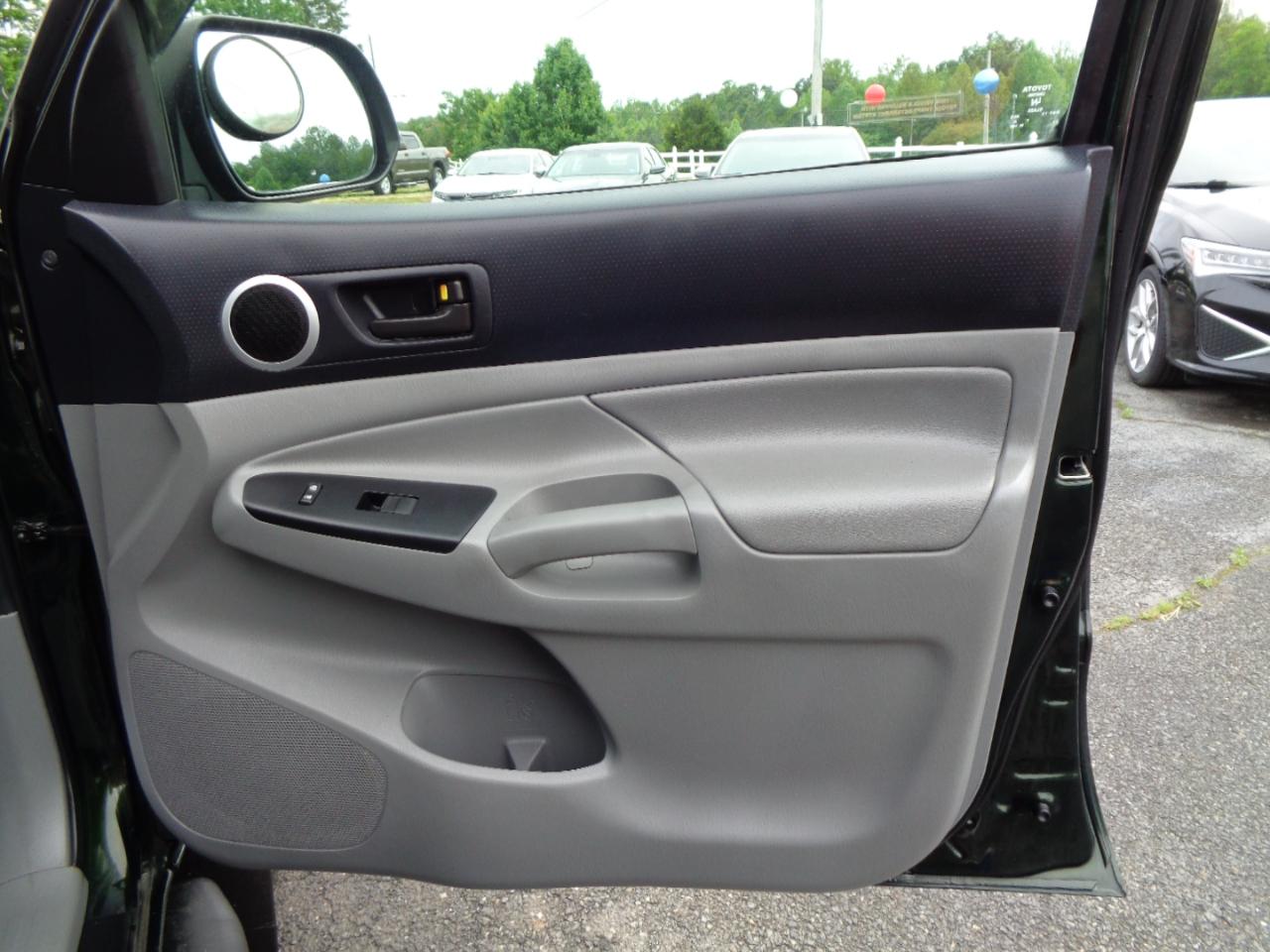 Toyota Tacoma 4WD Double Cab V6 AT (Natl) 2013