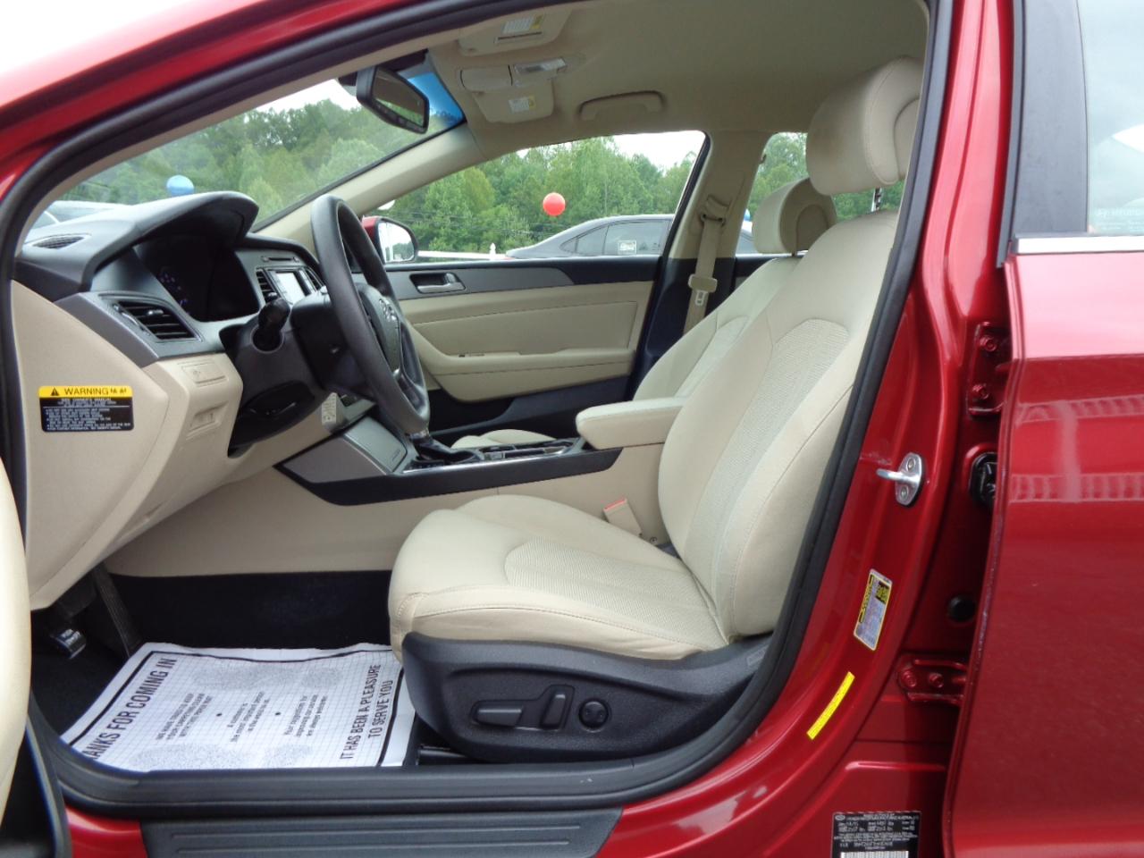 Hyundai Sonata 4dr Sdn 2.4L SE 2015