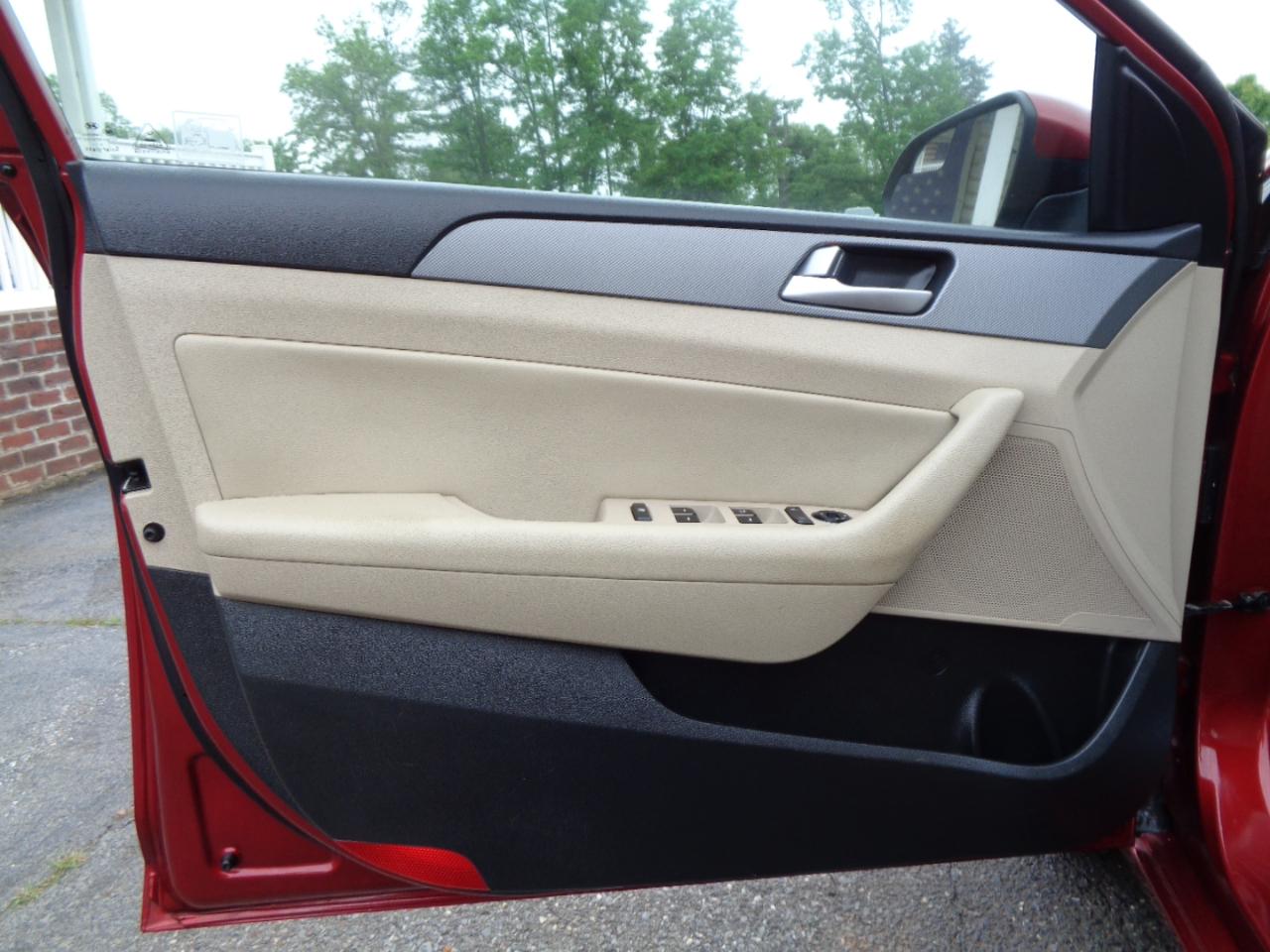 Hyundai Sonata 4dr Sdn 2.4L SE 2015