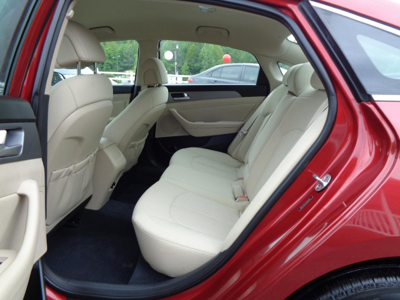 Hyundai Sonata 4dr Sdn 2.4L SE 2015