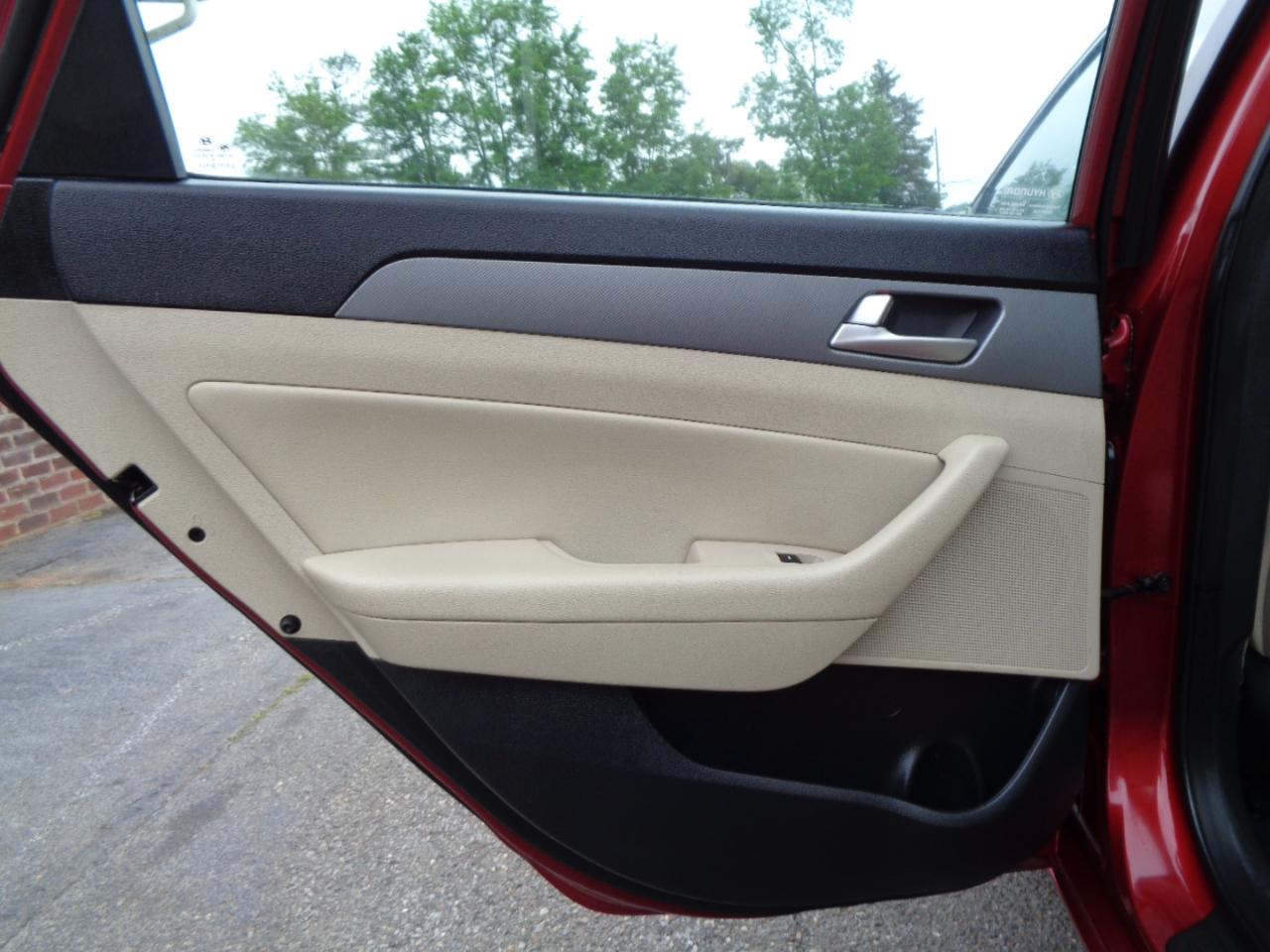 Hyundai Sonata 4dr Sdn 2.4L SE 2015