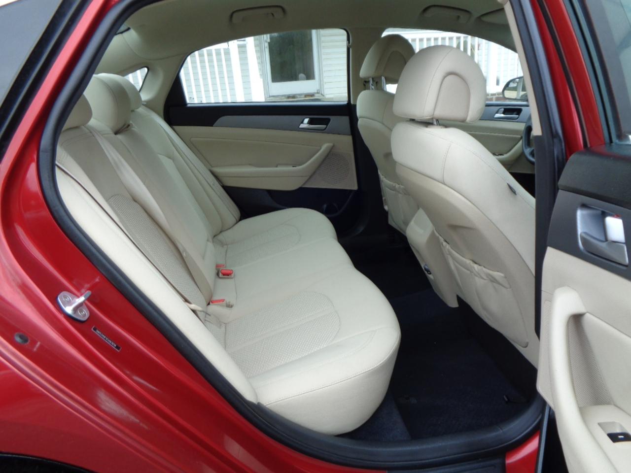 Hyundai Sonata 4dr Sdn 2.4L SE 2015