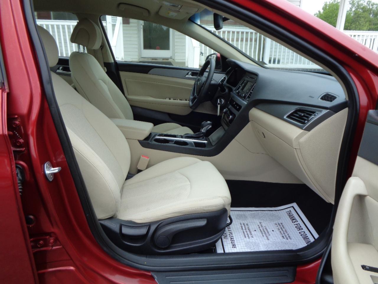 Hyundai Sonata 4dr Sdn 2.4L SE 2015