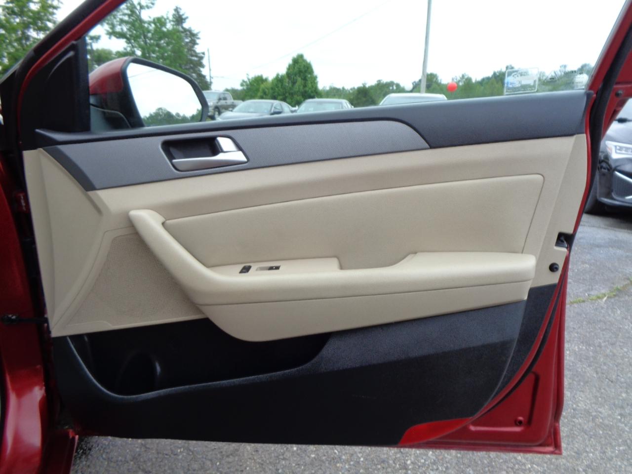 Hyundai Sonata 4dr Sdn 2.4L SE 2015