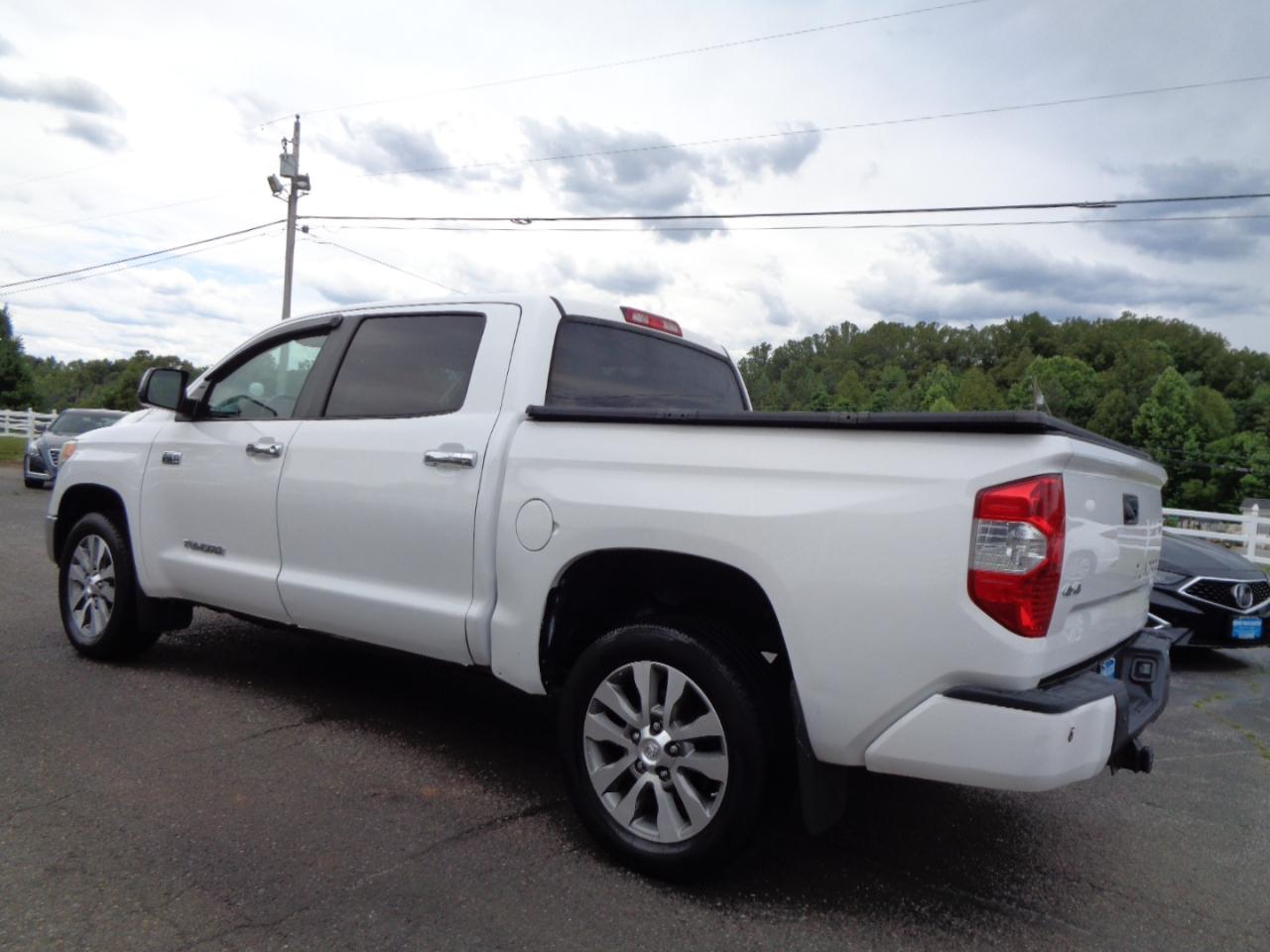 Toyota Tundra 4WD Truck CrewMax 5.7L V8 6-Spd AT LTD (Natl) 2016