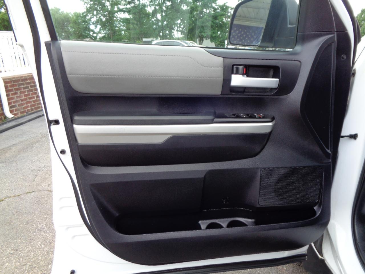 Toyota Tundra 4WD Truck CrewMax 5.7L V8 6-Spd AT LTD (Natl) 2016