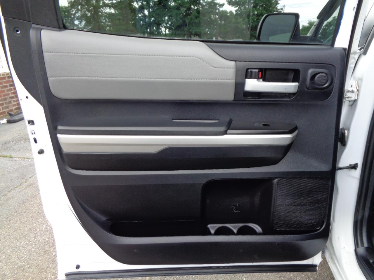 Toyota Tundra 4WD Truck CrewMax 5.7L V8 6-Spd AT LTD (Natl) 2016