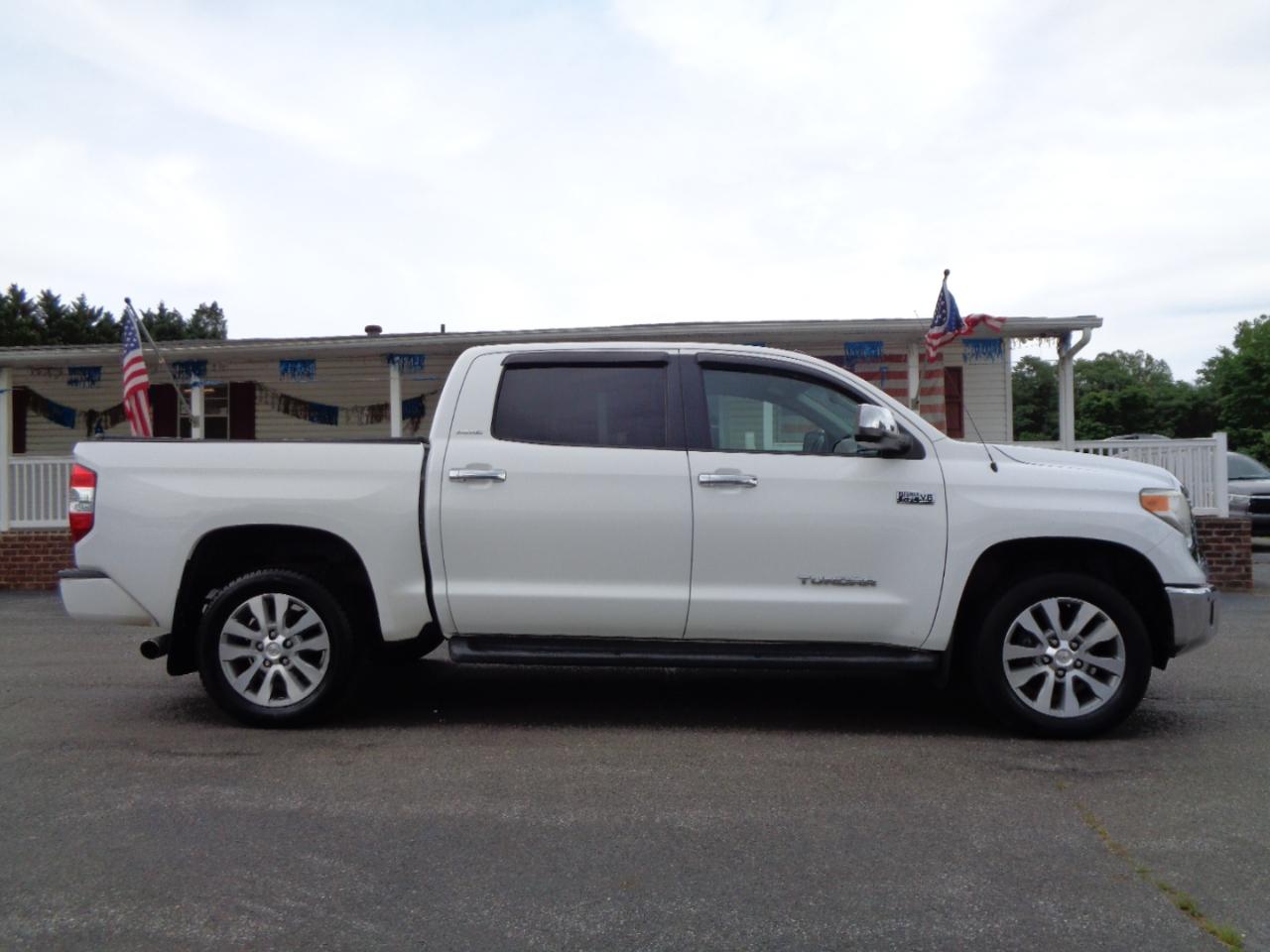 Toyota Tundra 4WD Truck CrewMax 5.7L V8 6-Spd AT LTD (Natl) 2016