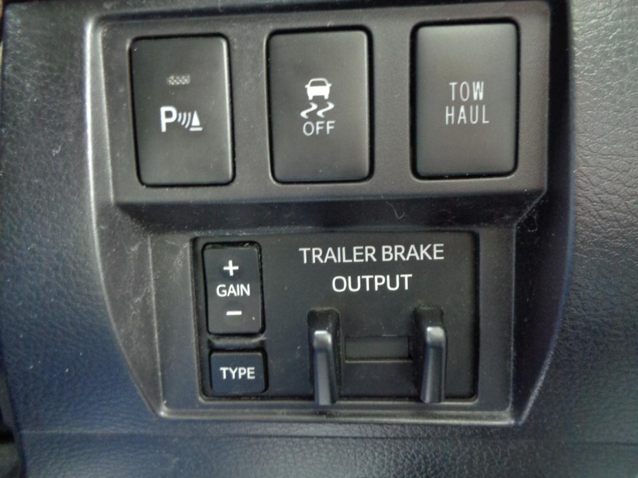 Toyota Tundra 4WD Truck CrewMax 5.7L V8 6-Spd AT LTD (Natl) 2016