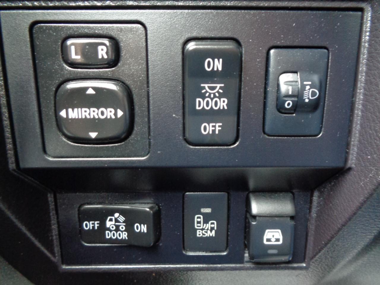 Toyota Tundra 4WD Truck CrewMax 5.7L V8 6-Spd AT LTD (Natl) 2016