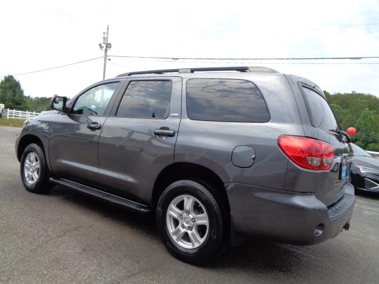Toyota Sequoia SR5 4WD (Natl) 2017