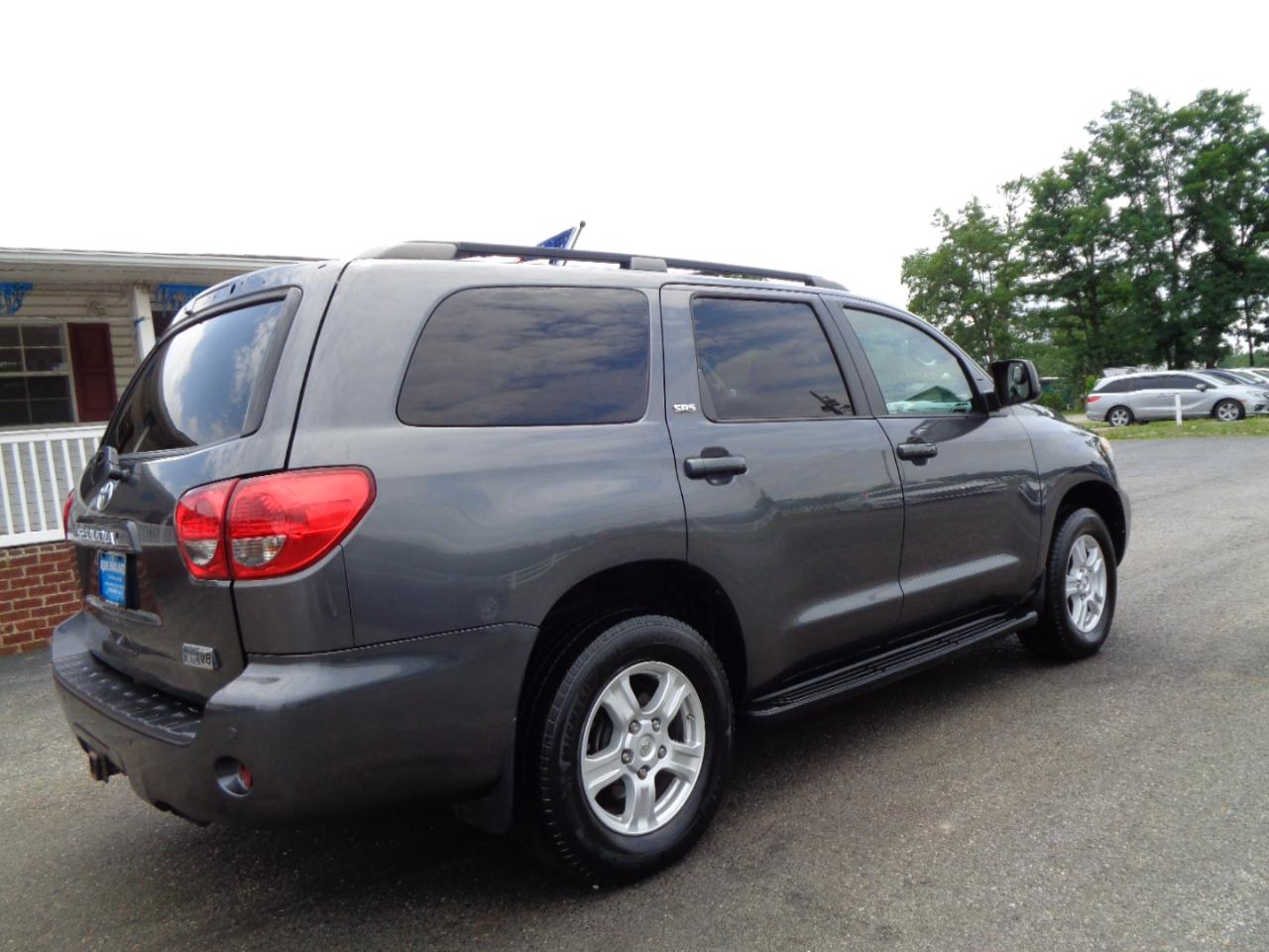 Toyota Sequoia SR5 4WD (Natl) 2017